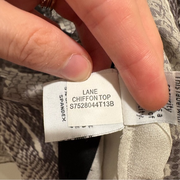Diane von Furstenberg Lane Silk Chiffon Snake Print Blouse‎ – Size 2 - Picture 9 of 14